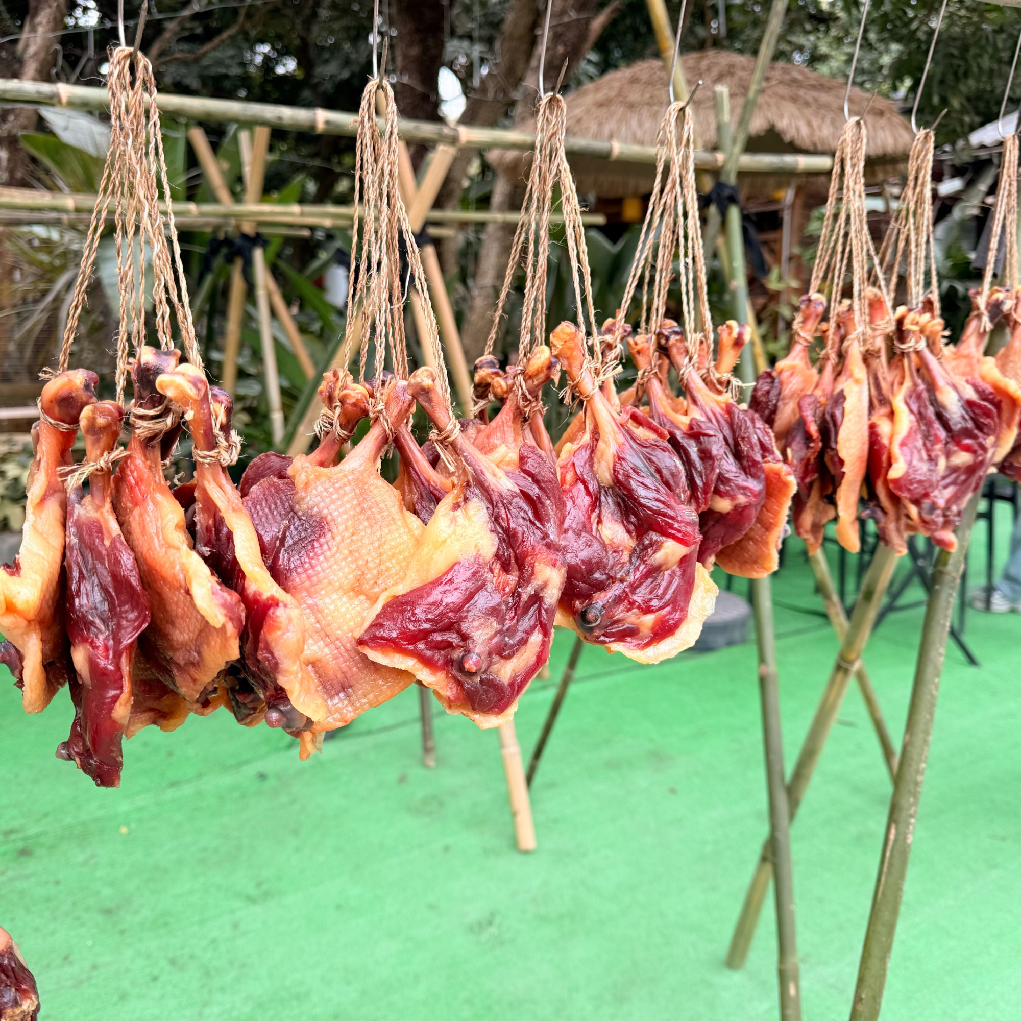 农家散养腌制风干鸭腿咸香可口，不膄不臭油溢