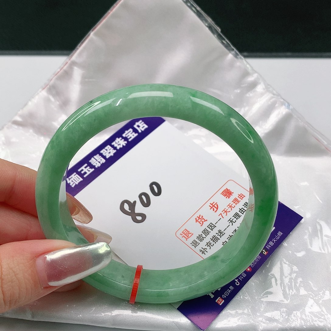 翡翠手镯未镶嵌翡翠手镯