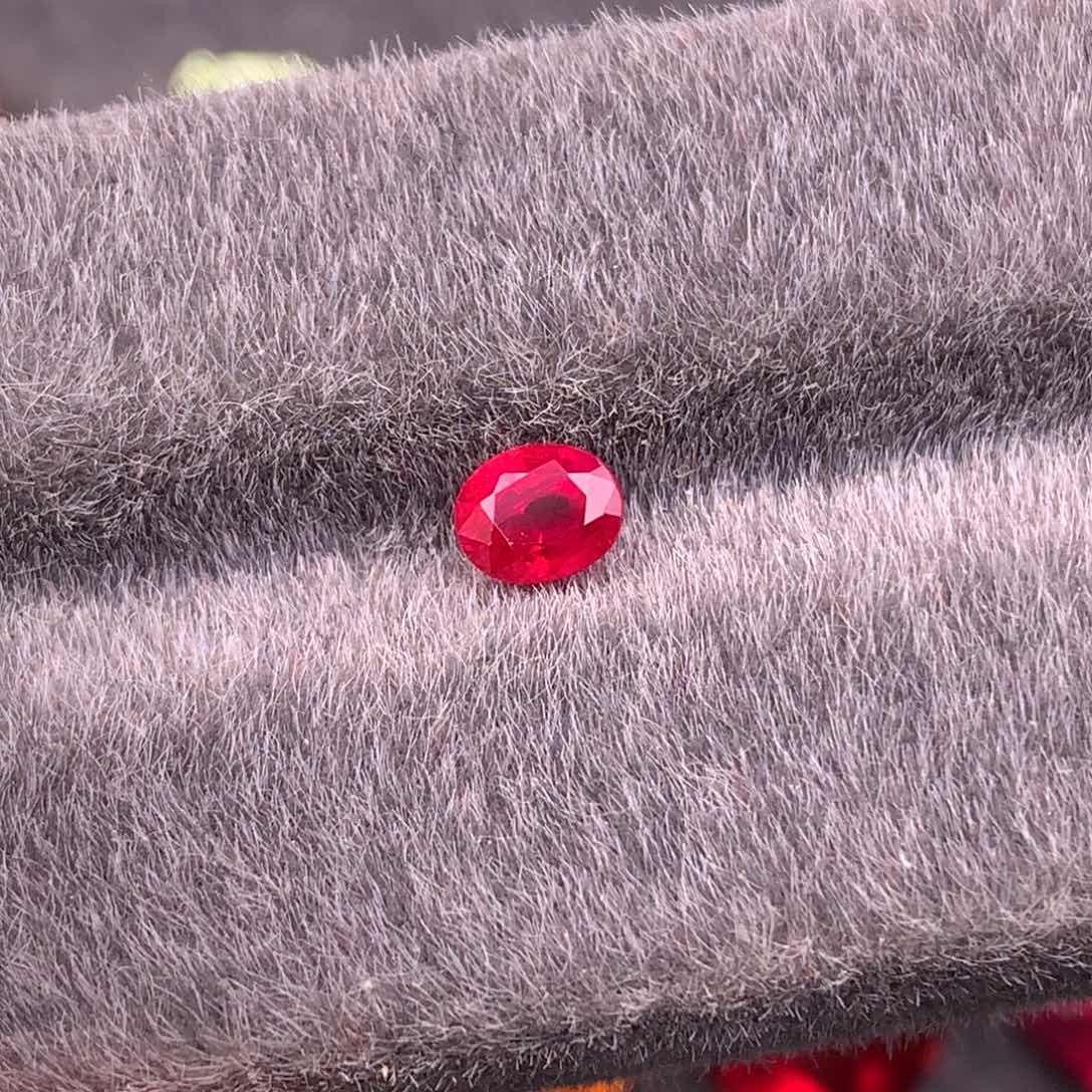 红宝石裸石未镶嵌0.82ct缅甸鸽血红