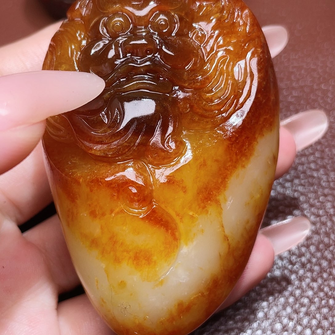 颈饰未镶嵌和田玉心**神