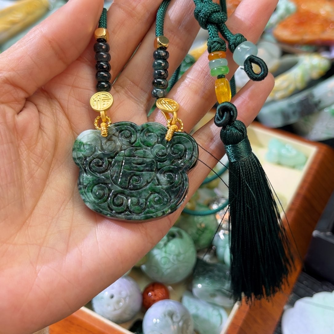 翡翠颈饰未镶嵌待编款