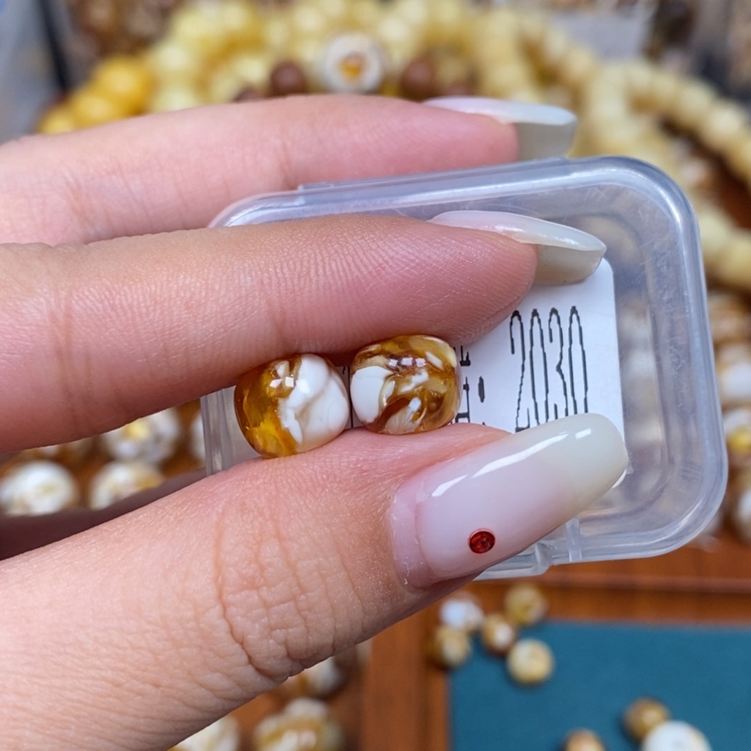 蜜蜡未镶嵌珠宝奇石2030