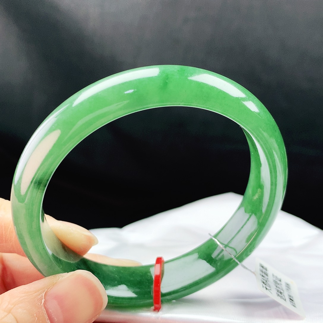 翡翠手镯未镶嵌57圈