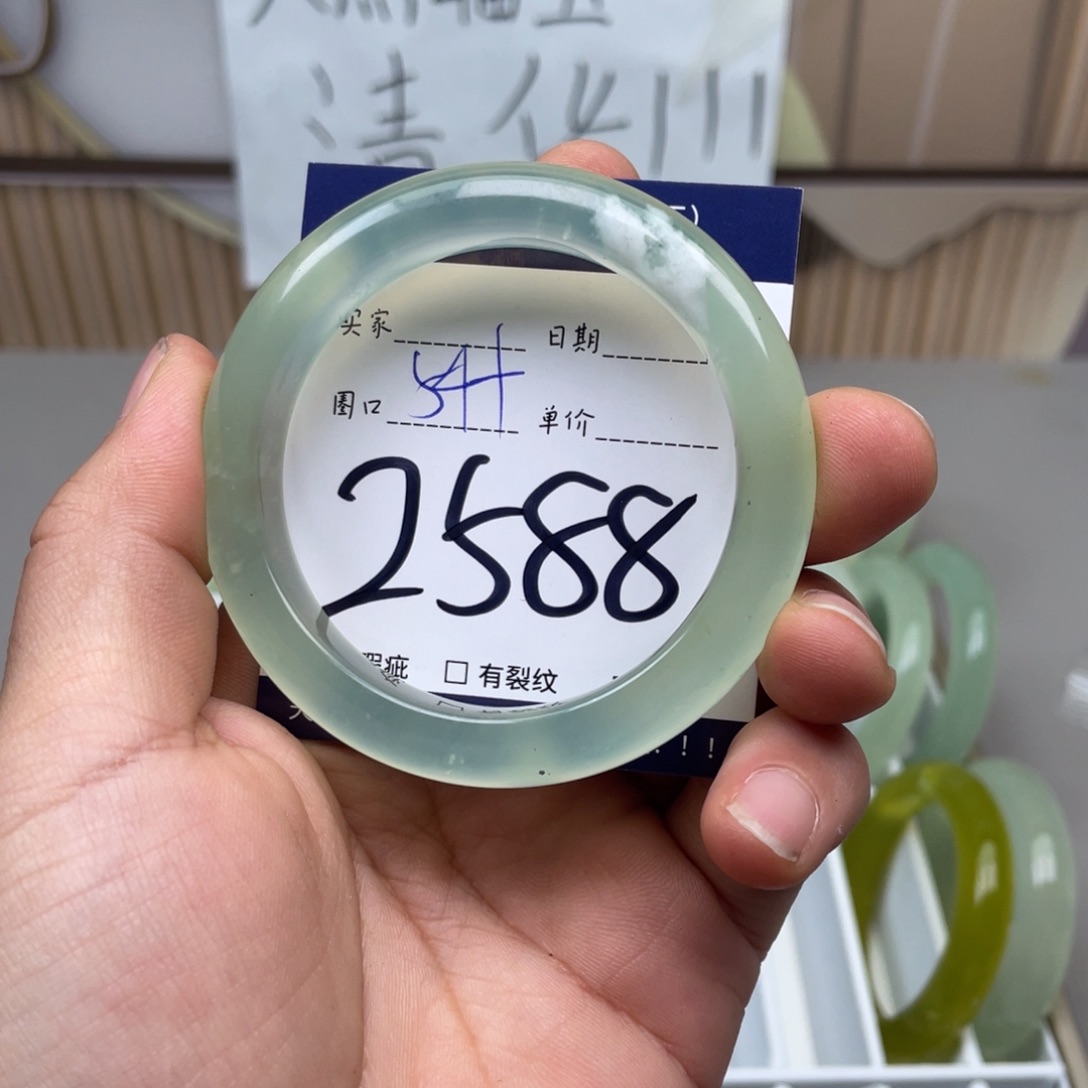 岫玉手镯手镯未镶嵌