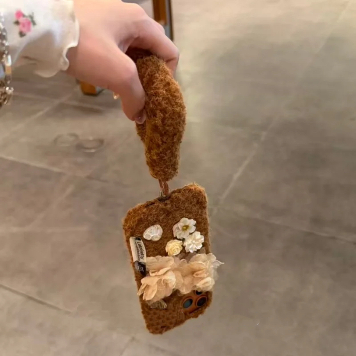 冬季高级感立体蕾丝花朵适用于苹果17ProMax手机壳保护套16pro/15