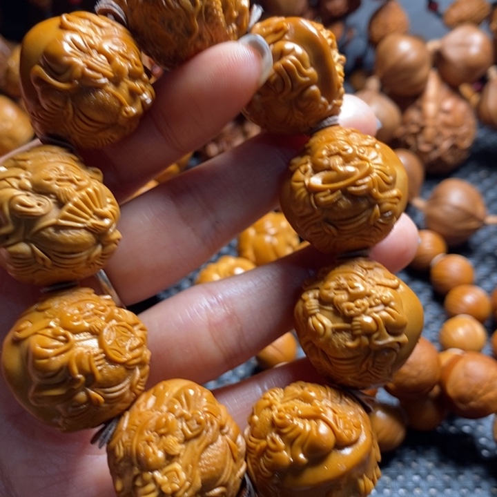 吊坠橄榄核邢****）浮雕龙财神