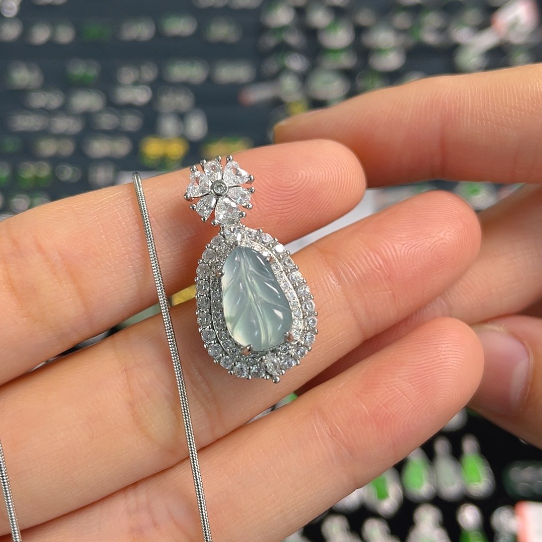 吊坠(赠链)未镶嵌翡翠