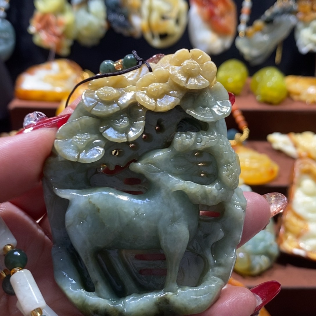 蛇纹石玉颈饰未镶嵌