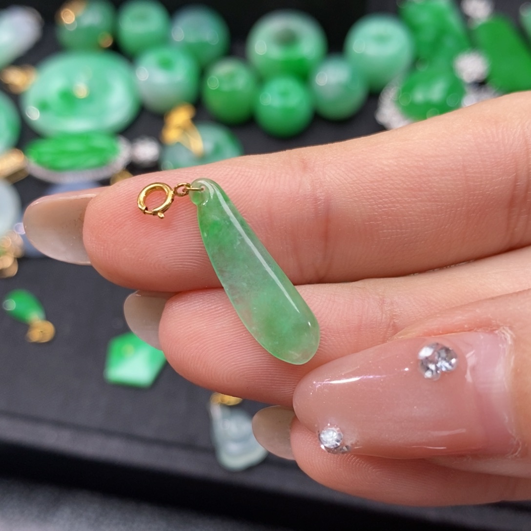 翡翠颈饰18K金镶嵌翡翠