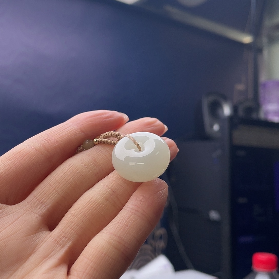 尙***部和田玉未镶嵌颈饰