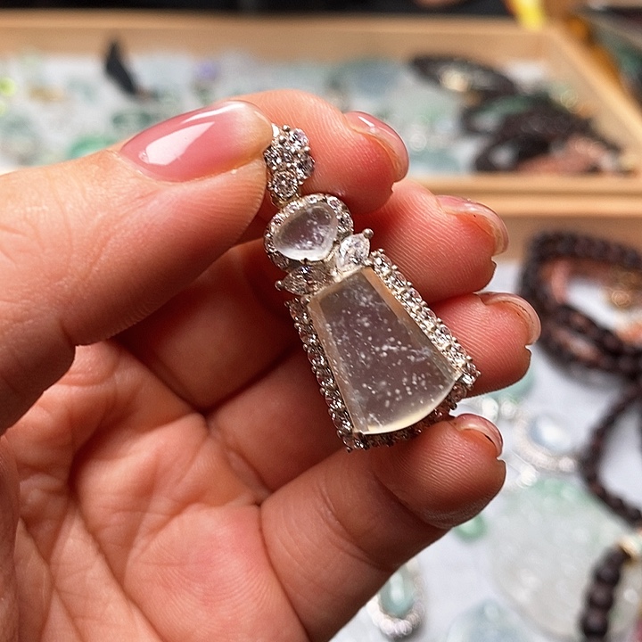 定制翡翠未镶嵌吊坠