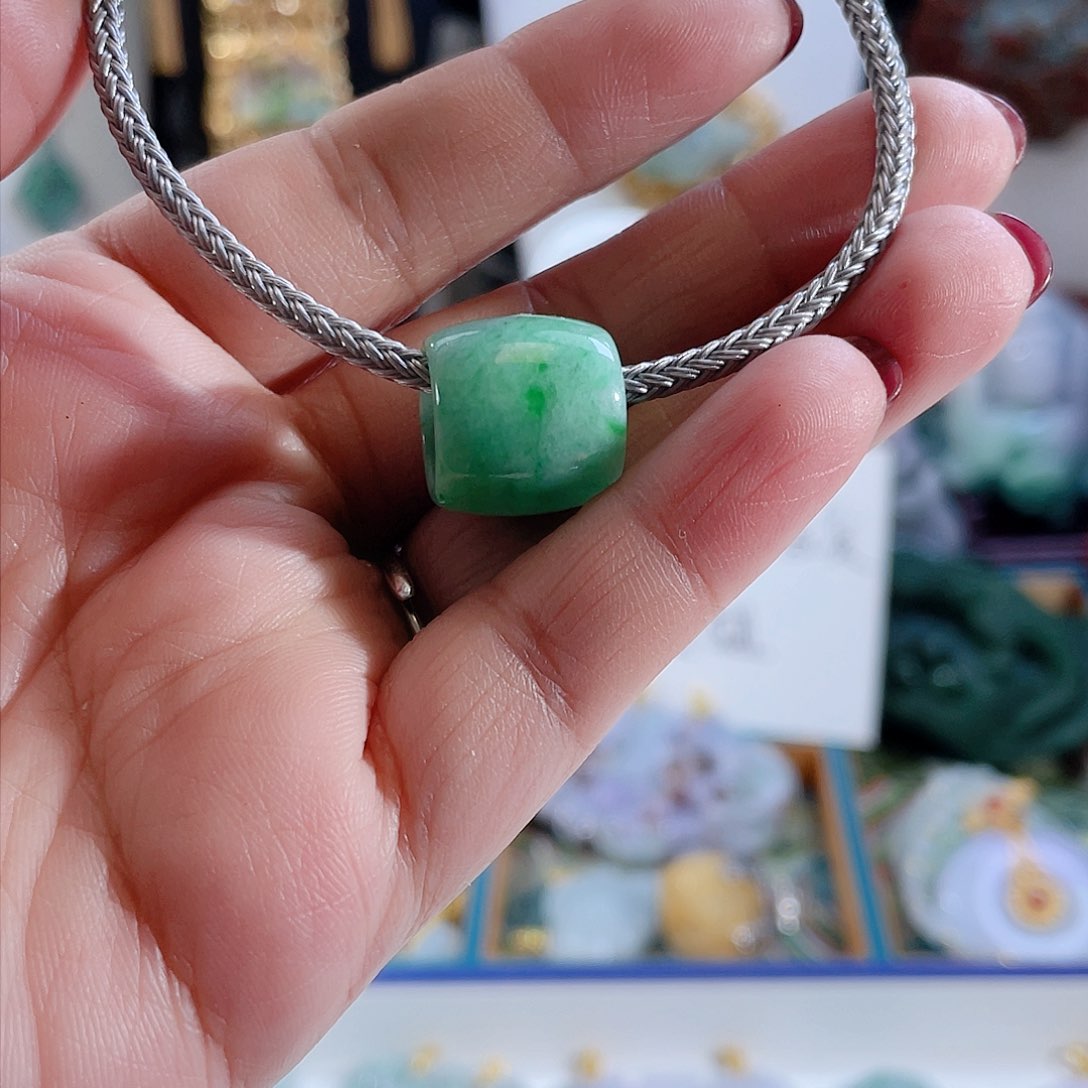 翡翠颈饰未镶嵌翡翠路路通