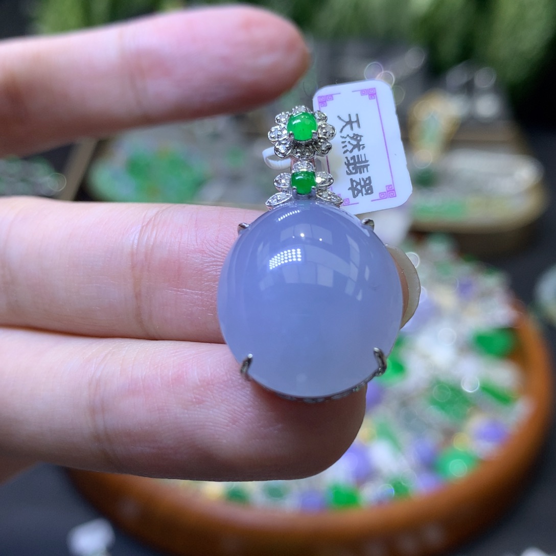 颈饰18K金镶嵌翡翠