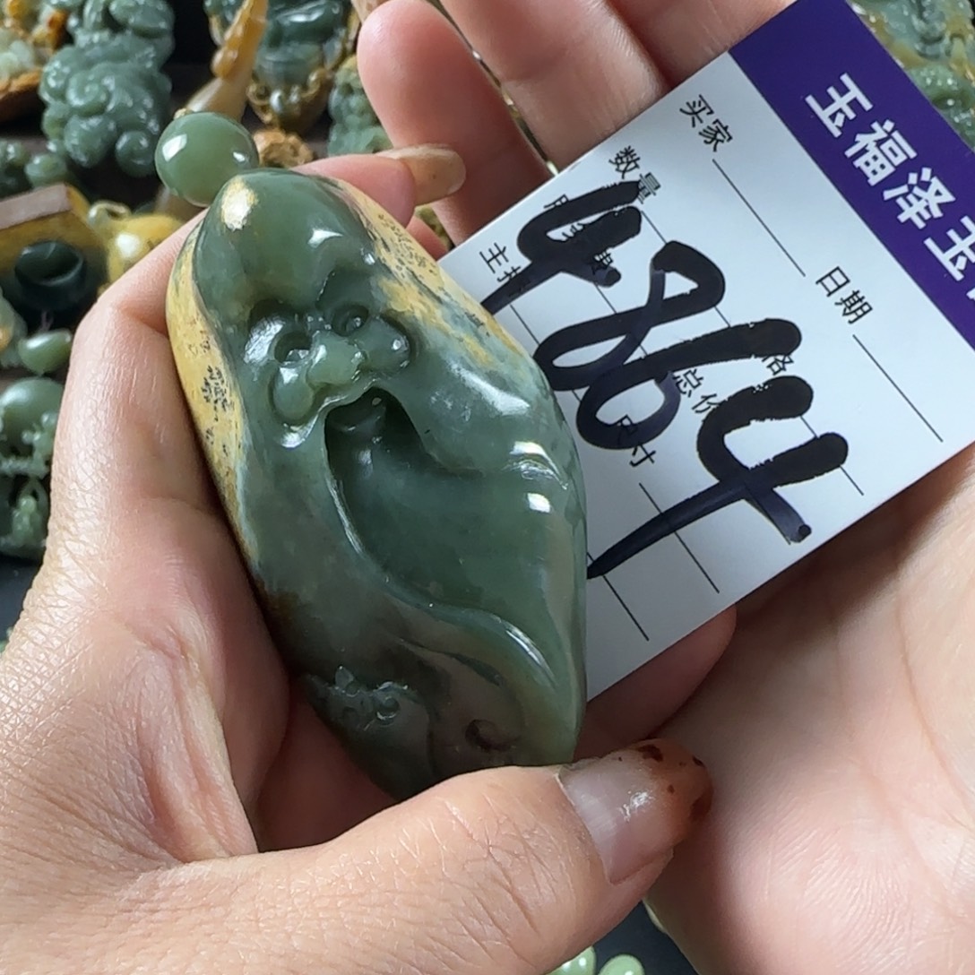 阿***鹰岫岩河磨玉（透闪石质玉）未镶嵌把件