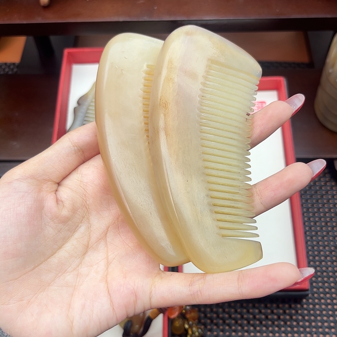 纯手工制作纯牛角梳子