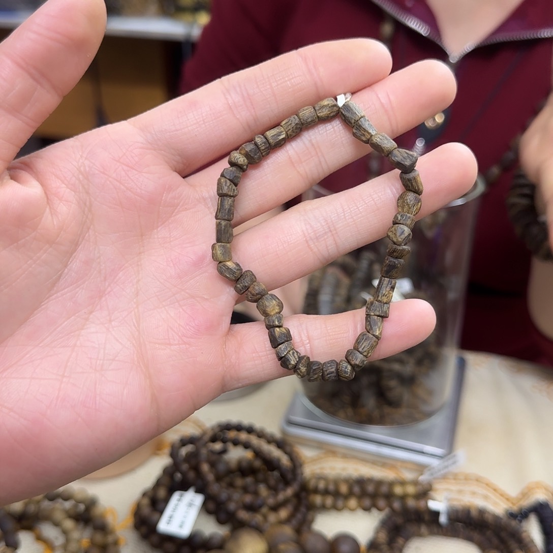 沉香木手串白棋沉水随型单圈 3 克多样性发一