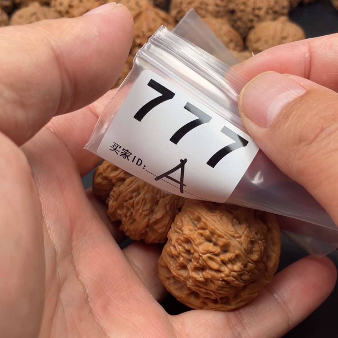 文玩核桃吊坠亏*人白狮子43