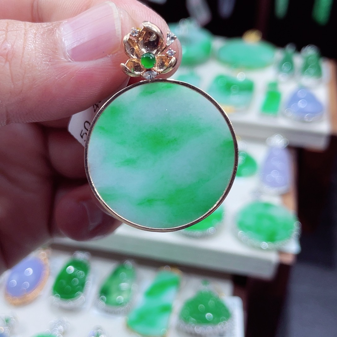 翡翠吊坠(不含链)18K金镶嵌