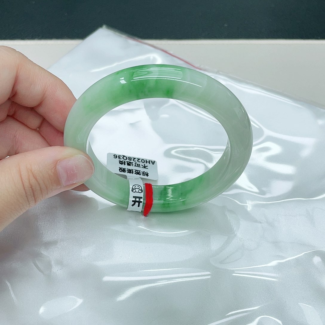 翡翠未镶嵌手镯正56.3