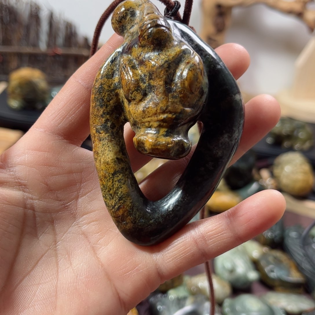 岫岩河磨玉（透闪石质玉）把件未镶嵌喜*乐