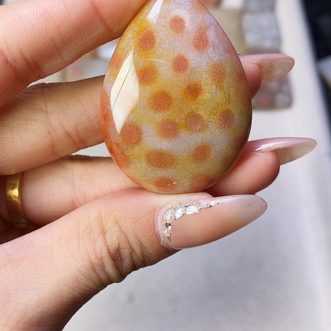 合金颈饰硅化玉黄*兰