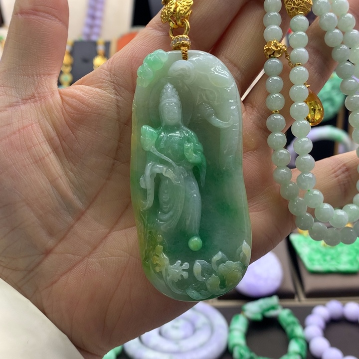 翡翠吊坠(赠链)未镶嵌