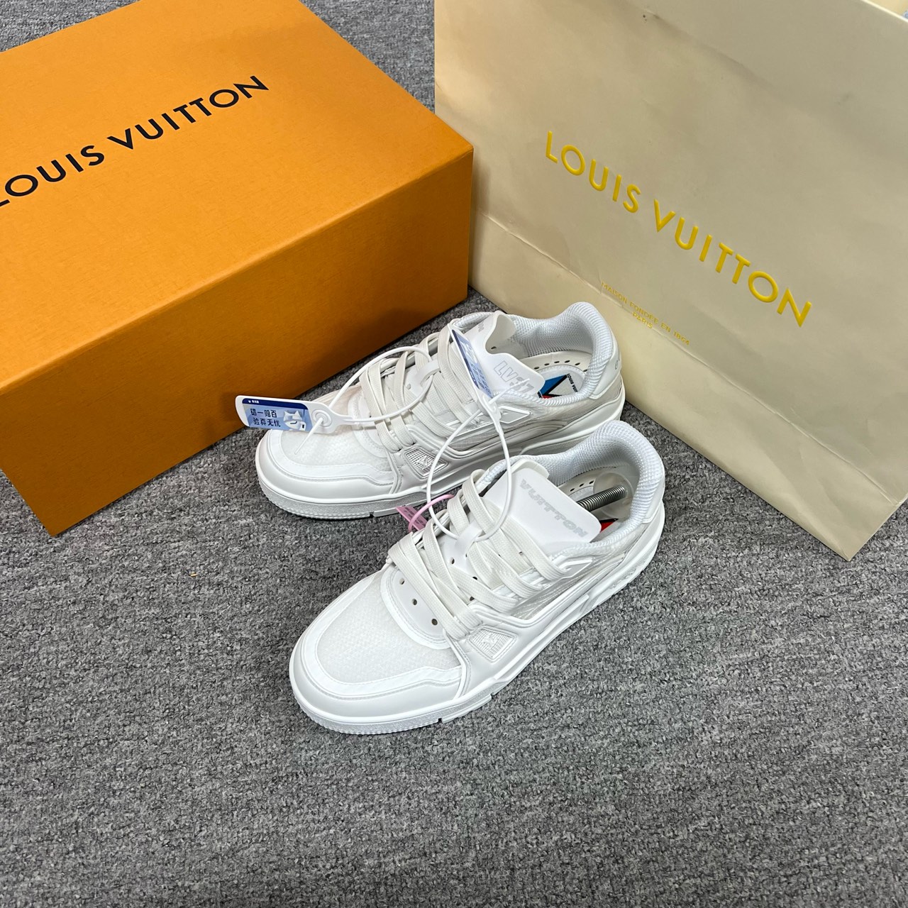 全新未使用 LouisVuitton/路易威登 lv白色trainer休闲鞋4码