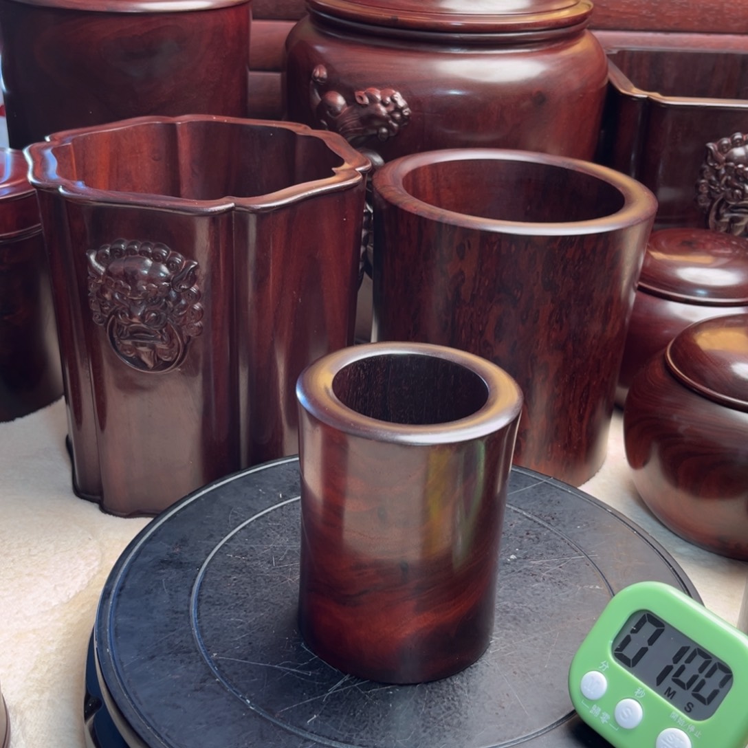 檀香木小叶紫檀笔筒