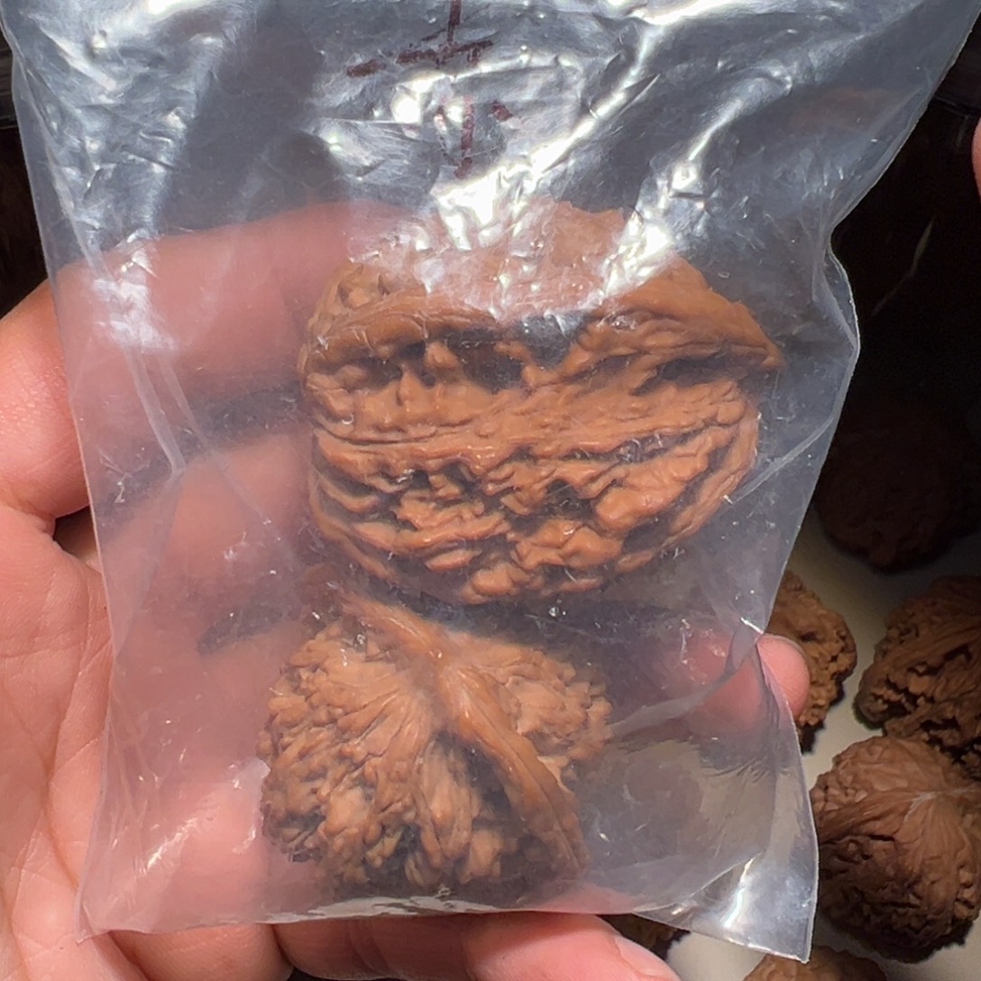 烈***生桃核把件42尺鸭蛋虎