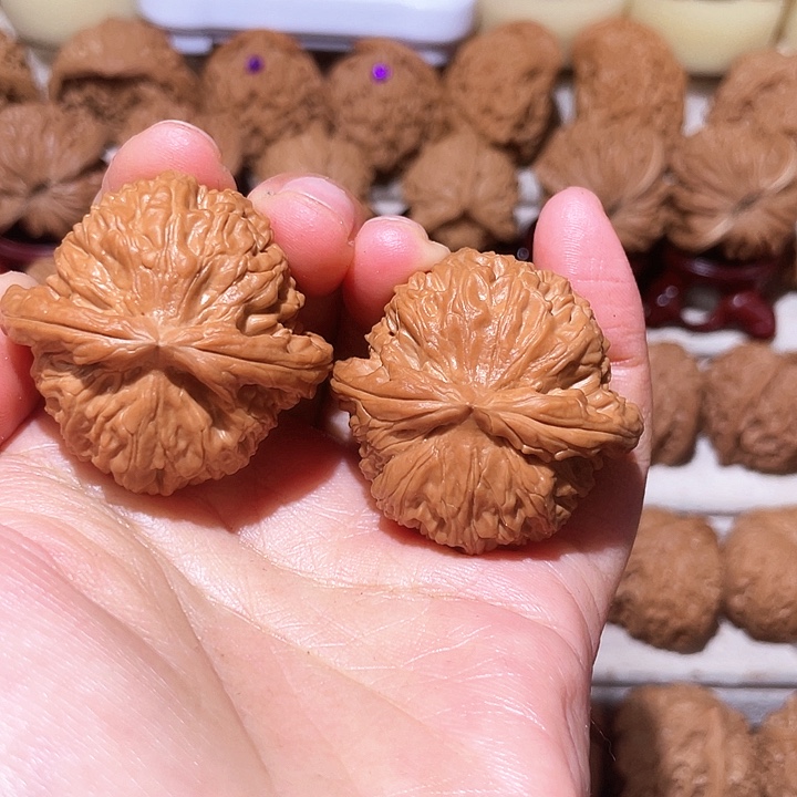 1***8把件文玩核桃全品白狮子40尺