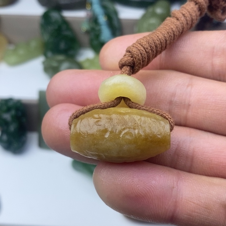 和田玉（糖玉）未镶嵌颈饰