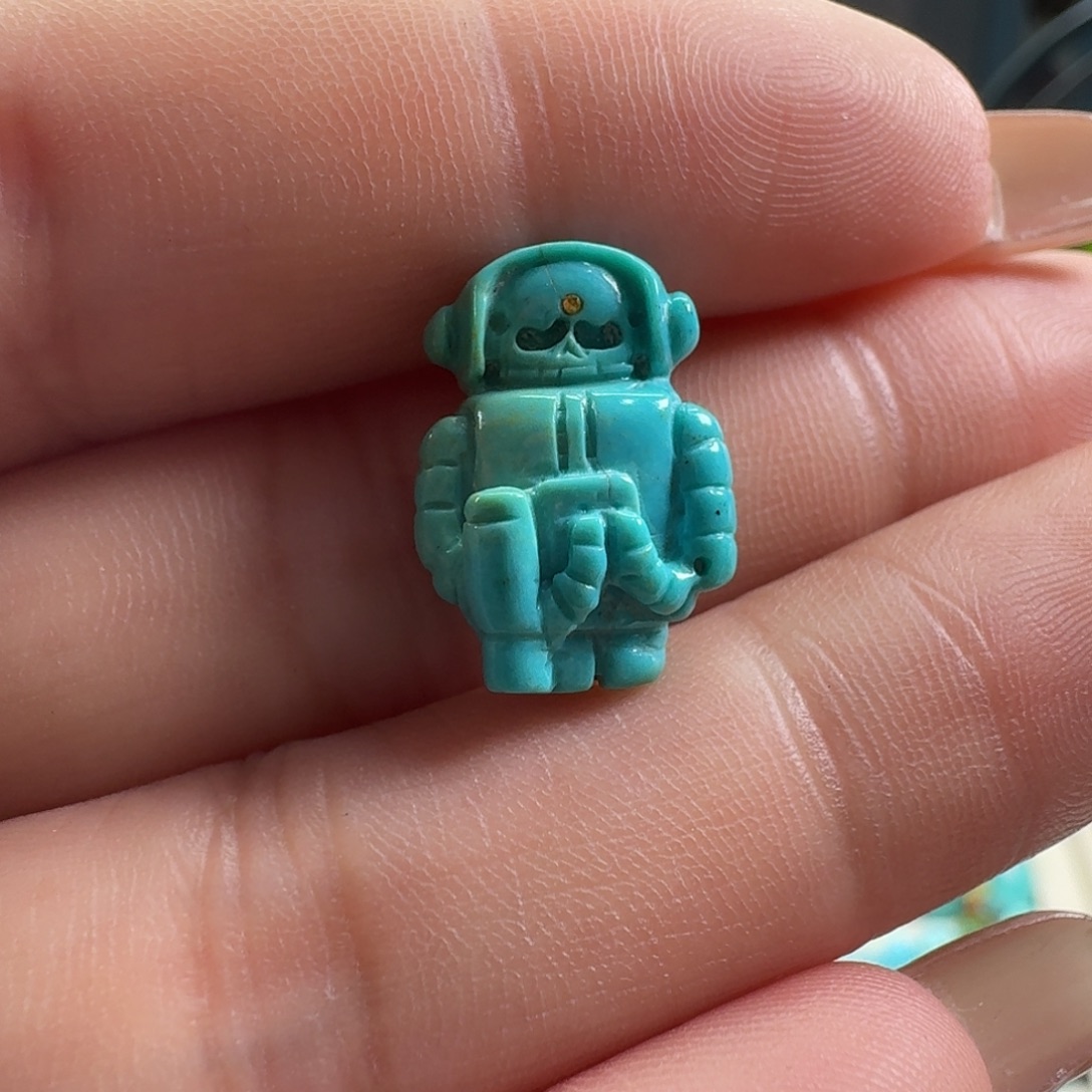 绿松石未镶嵌颈饰