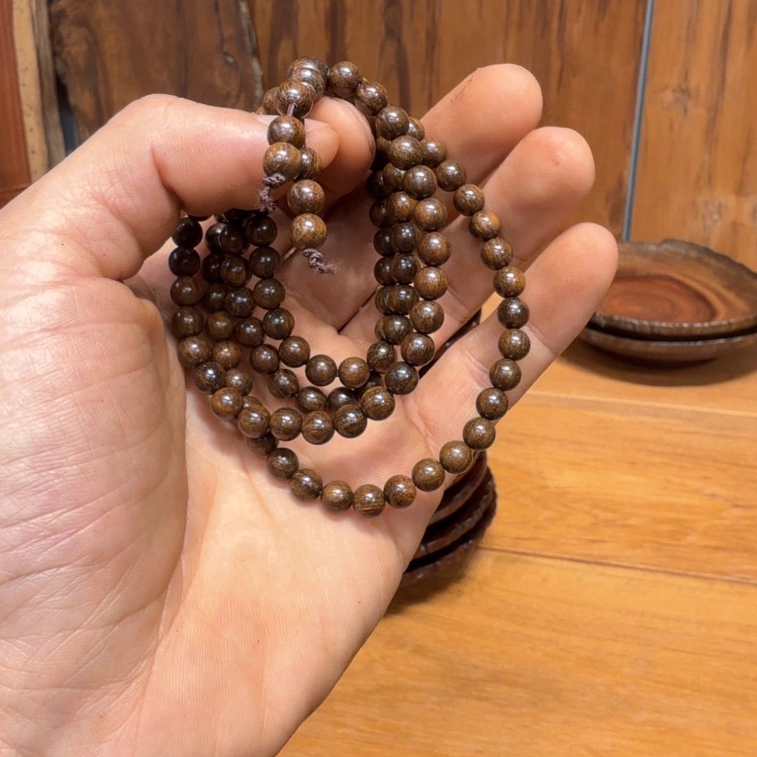 一****绒质巴布亚贡木手串