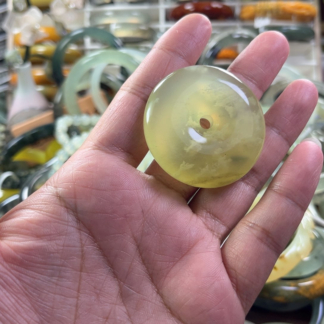 蛇纹石玉颈饰合金