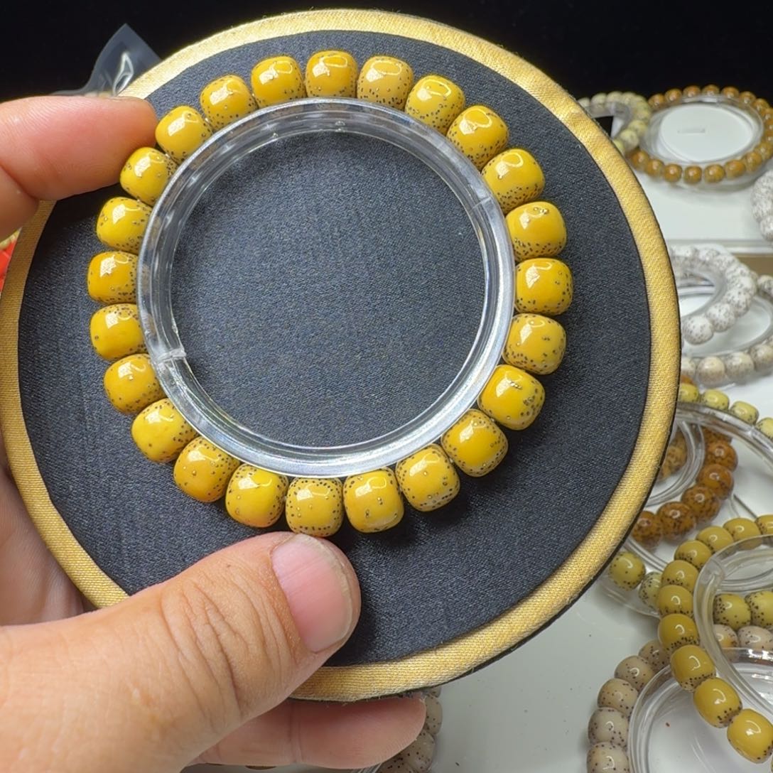 W***o星月菩提手串鸡油黄