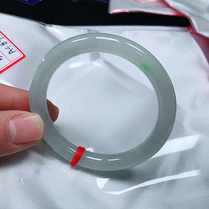 翡翠手镯未镶嵌翡翠手镯未镶嵌