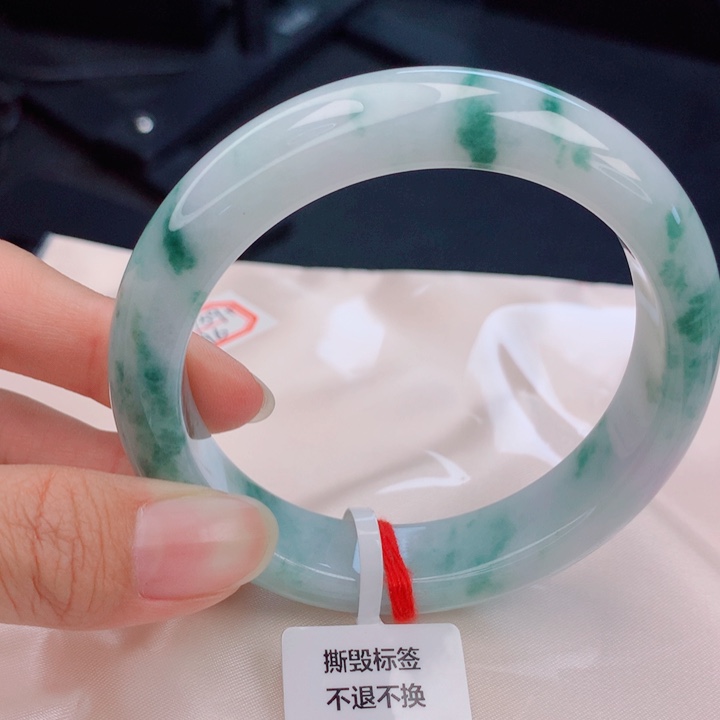 皓***枝翡翠未镶嵌手镯59+圈
