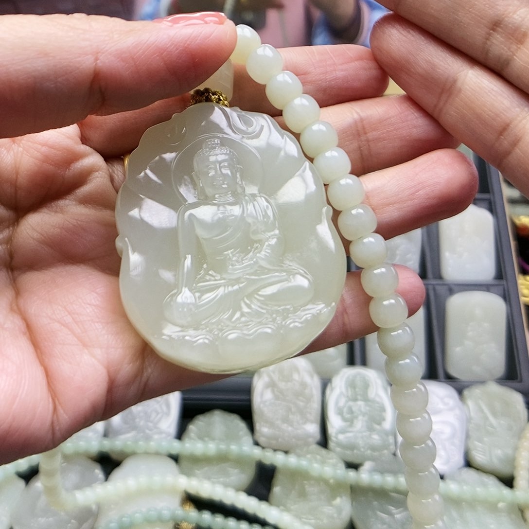 和田玉颈饰未镶嵌川*．