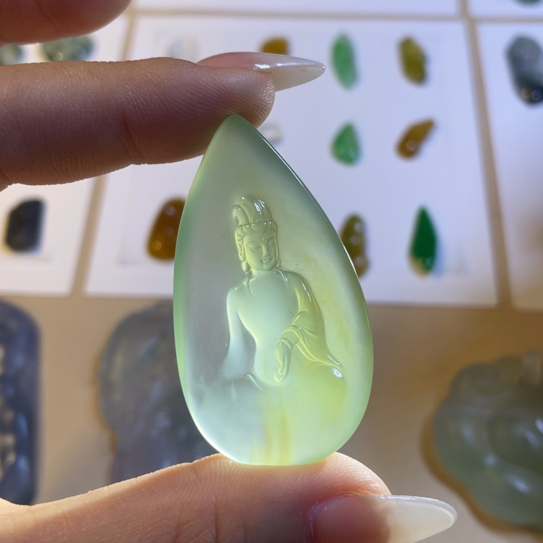 未镶嵌定制翡翠佛