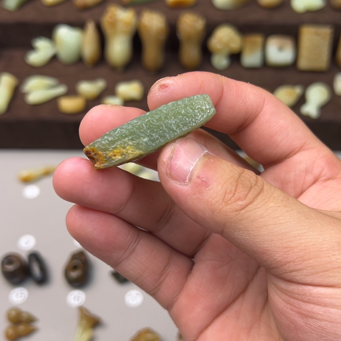 岫岩河磨玉（透闪石质玉）未镶嵌颈饰