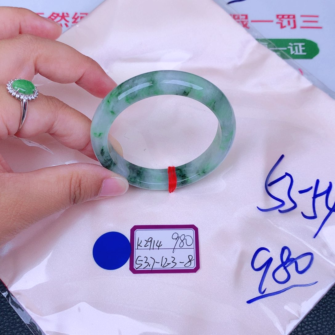 翡翠手镯未镶嵌缅甸翡翠