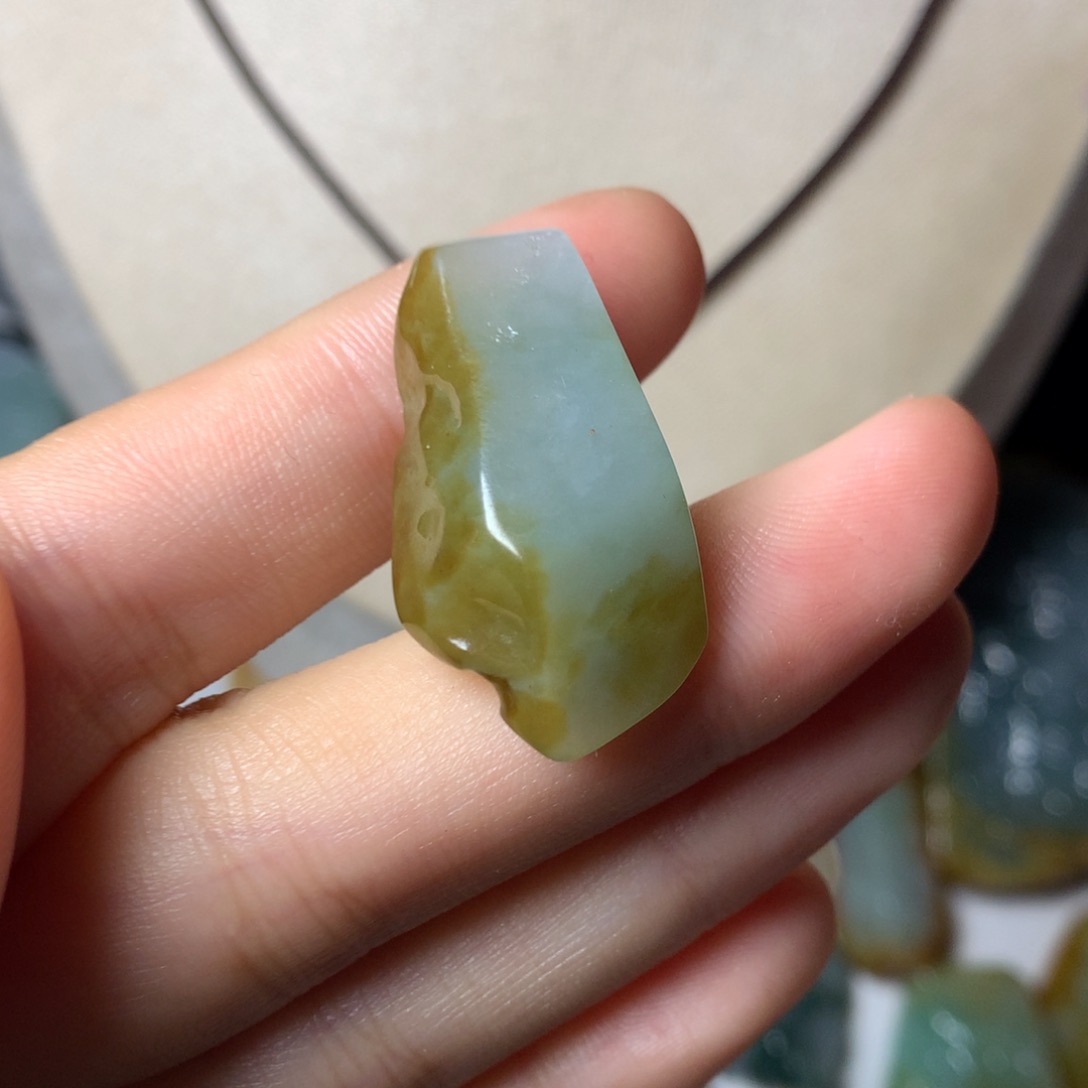 翡翠颈饰未镶嵌吊坠