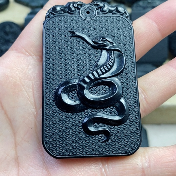 和田玉（青玉）颈饰未镶嵌双面雕刻