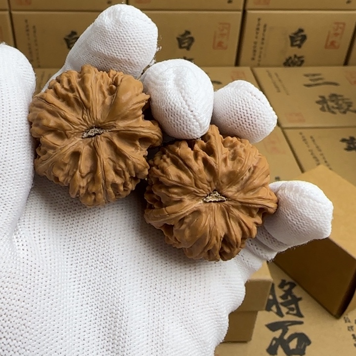 文玩核桃吊坠我****了简单包装玉龙三棱