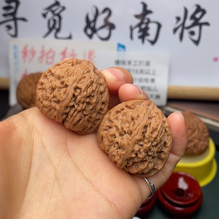 文玩核桃吊坠38尺三角肉球天残