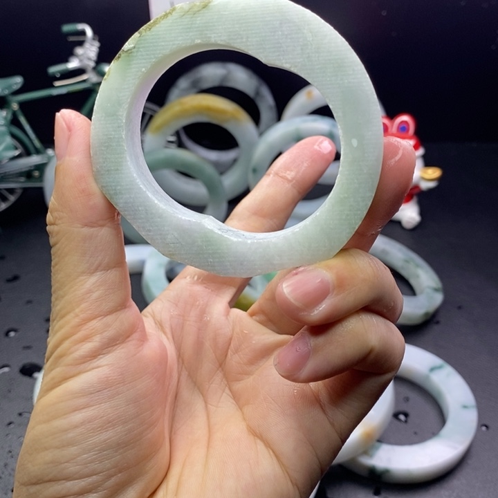 定制翡翠未镶嵌手镯