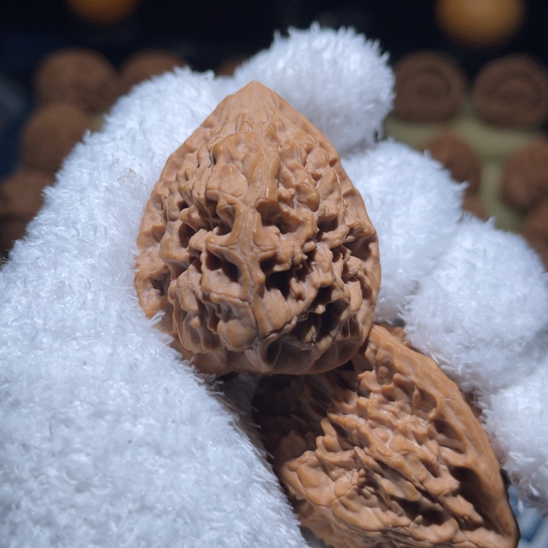 ～***～把件文玩核桃十三陵鸡心39全品