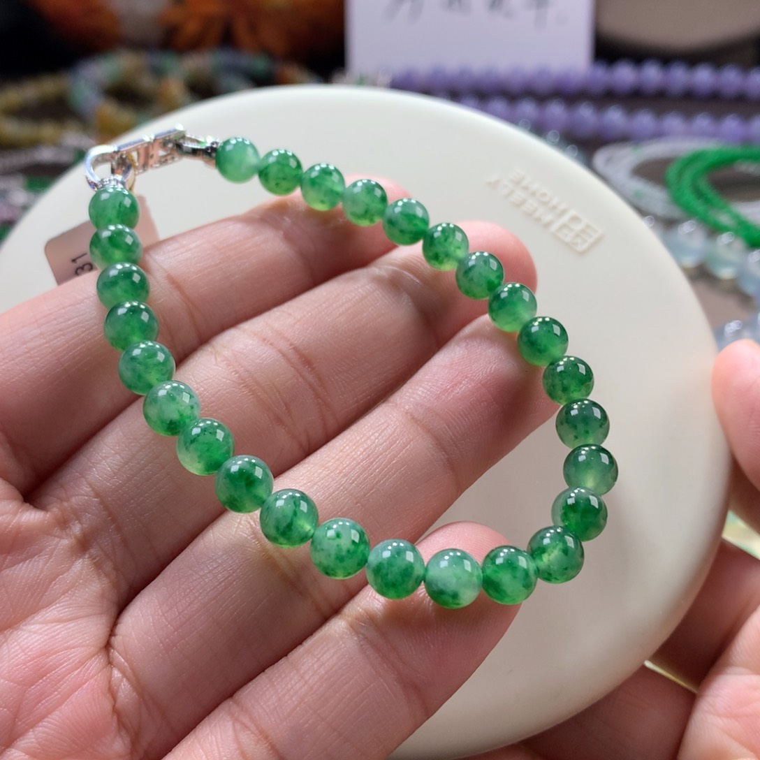 翡翠手链未镶嵌冰绿底飘辣绿色花 卡6
