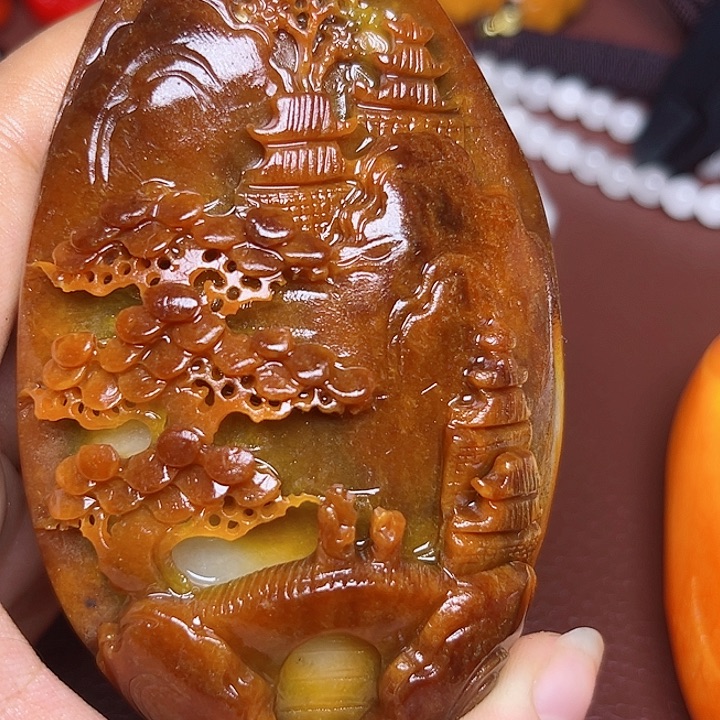 扬***航和田玉未镶嵌颈饰