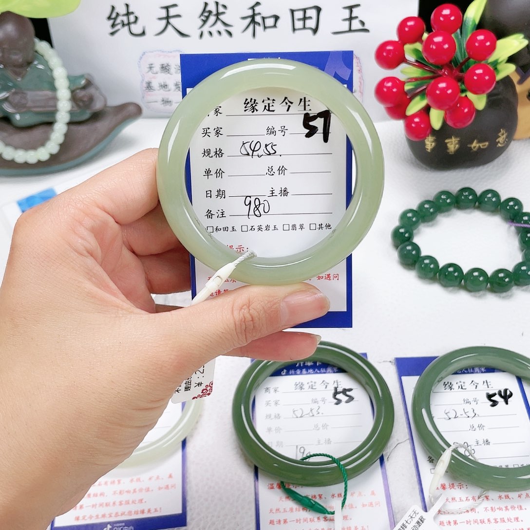 和田玉手镯未镶嵌